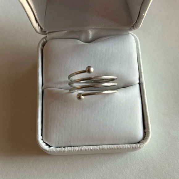 3/$20 Spiral Wire Triple Wrapped Wrap Swirl Smooth Ring Silver Toned Size 6 / 7 - Picture 1 of 4
